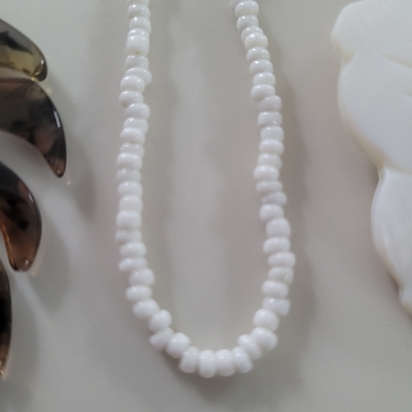 Vacation Vibes Floral Beachy Necklace Bundle: AVON, PAPARAZZI, etc. - Picture 5 of 16